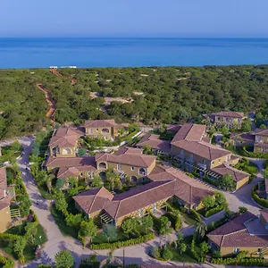 4* Resort Is Serenas